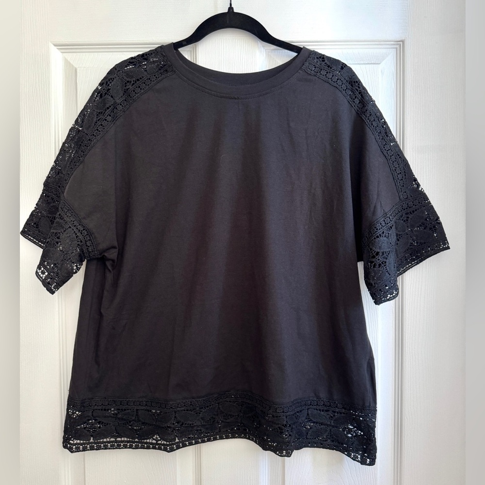 💃 Evaless Oversized Embroidered Trim Black Top, Size Large - NWT